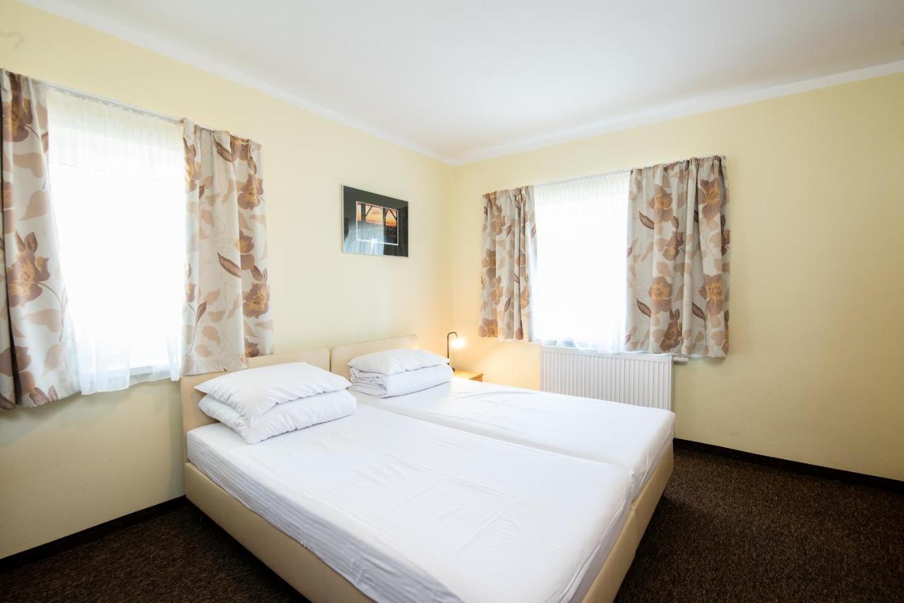 Hotel Nad Brzegiem Baltyku Sarbinowo Esterno foto